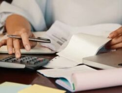 Tips Cerdas Memonitor Keuangan Agar Tetap Sehat Finansial